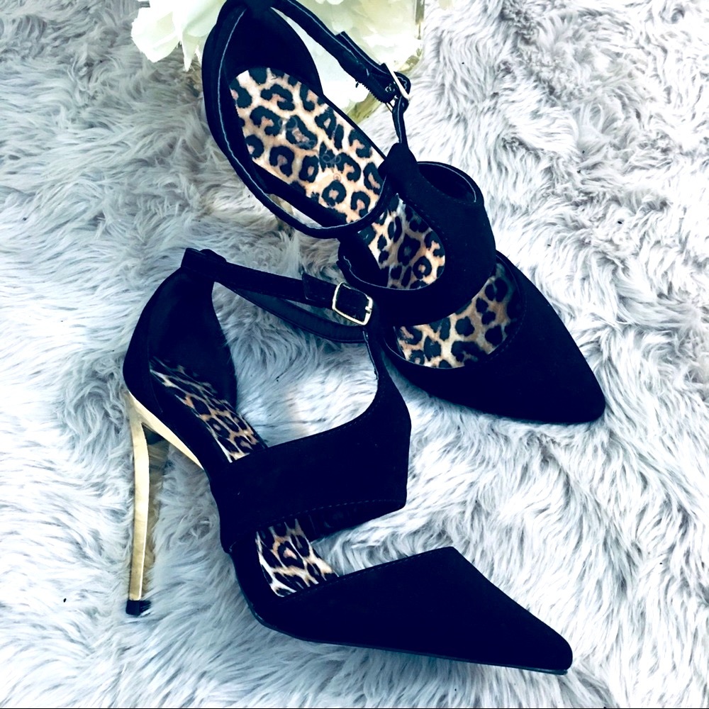 🤍QUPID suede and gold heels